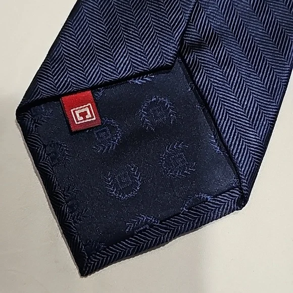 Chaps Men's Navy Blue Necktie 👔 - Picture 2 of 7
